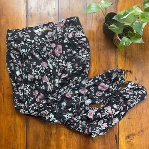 Kimchi Blue | XS | Black Floral Gauzey Tapered Pants